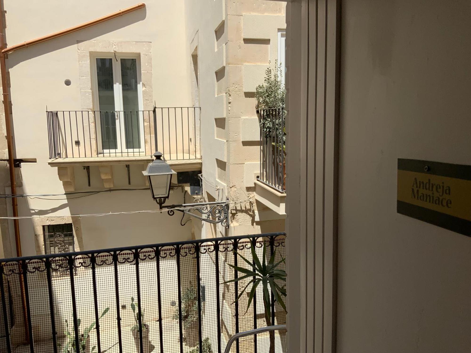 Andreja Maniace Apartment Syracuse Bagian luar foto